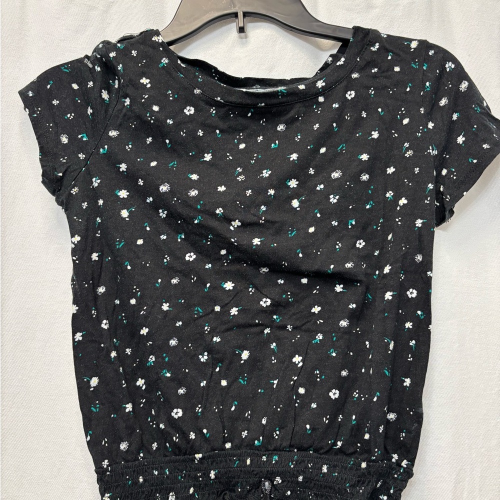 SO Black and White Ruched Cap Sleeve Crop Top